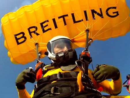 Believe it or not: Jetman flies faster than jet planes!