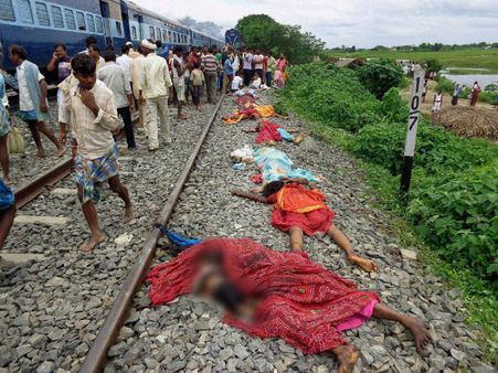 Railways announces ex-gratia for victims; orders inquiry