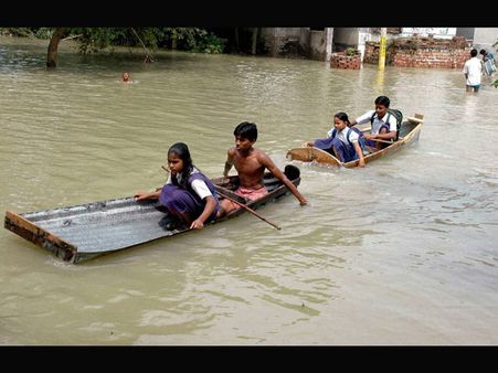 Heavy rain across India (pics)