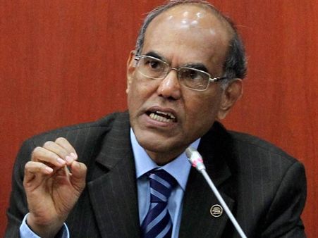 Outgoing RBI governor blames govt over tanking economy