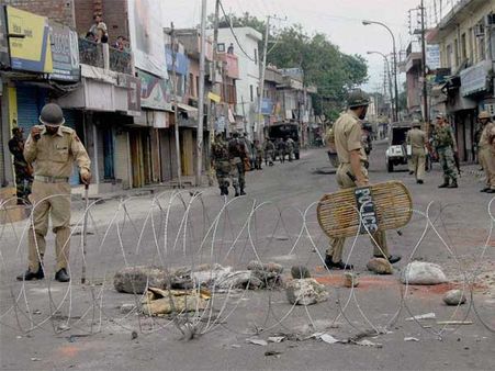 One killed, several injured as communal clash breaks out in UP