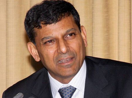 Rajan's confidence reflects on Sensex, jumps 300 points