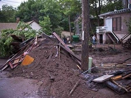 Hundreds missing, four dead in Colorado floods