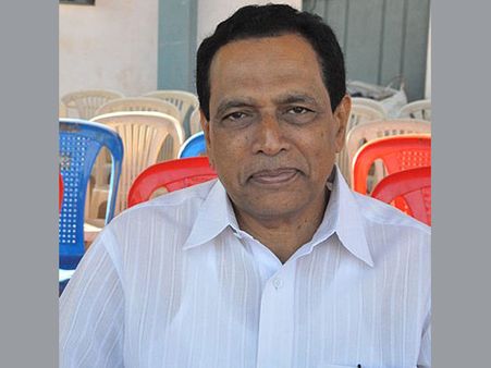 Minister jumps into lake, saves six from a sinking car