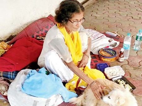 Ex-editor Sunita Naik back on streets after a month