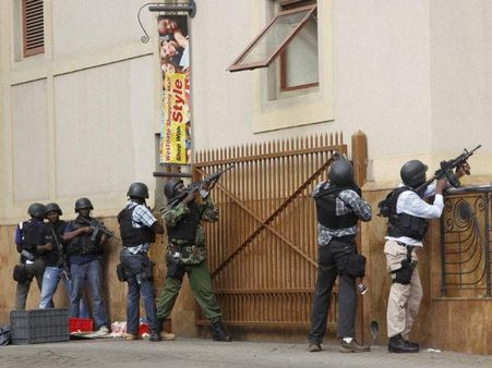 Nairobi mall hostage crisis: Gunmen hurl grenades