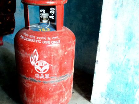 LPG cylinders to be available at petrol pumps