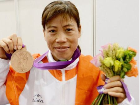 London Olympic bronze medallist Mary Kom receives award by Gadkari