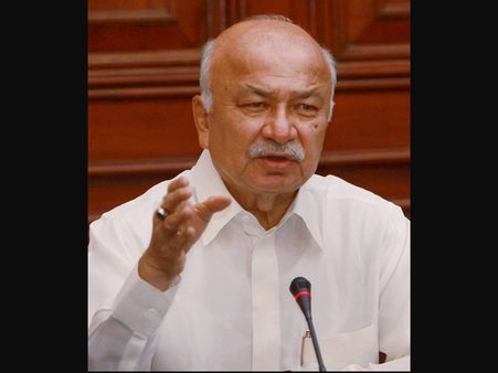 Sushilkumar Shinde: Govt to go ahead with decision to create Telangana