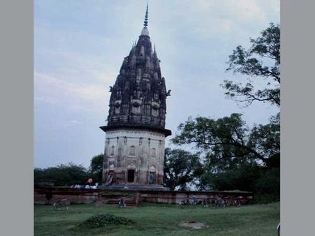 Unnao hits gold in a 'dream', ASI excavates