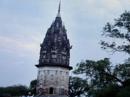 Unnao gold hunt enters third day