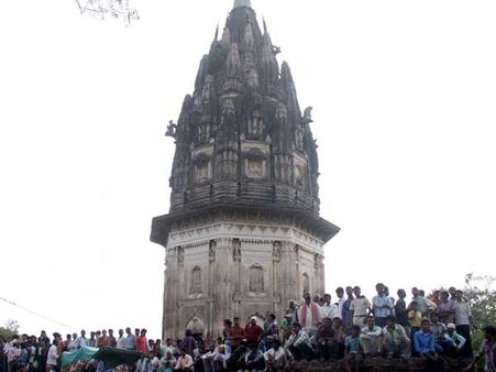 Unnao Gold: Seer reveals documents to prove his 'dream'