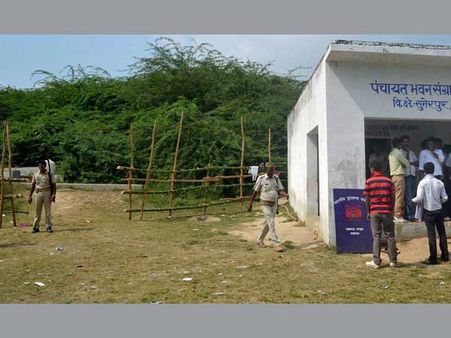 Unnao Gold: Excavation underway at a snail's pace, seer sulks