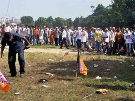 Nitish Kumar condemns serial blasts, cancels Munger trip