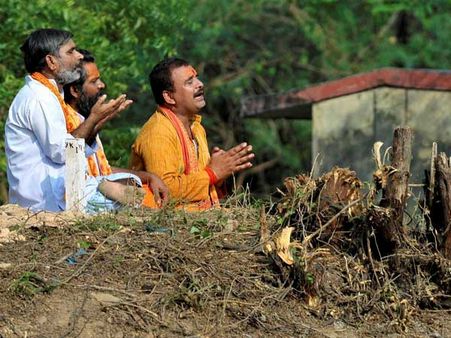 Unnao: Seer's dream turns out to be 'flop show', no gold found!