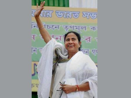 Mamata Banerjee to revive ailing 'Tantuja' sarees