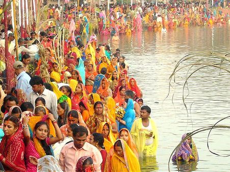 Chhath ends with offering of 'argaya' to rising sun