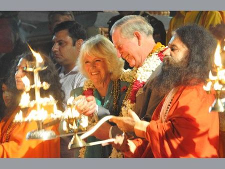 Prince Charles, Camilla visit Akshardham