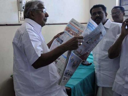 Oommen Chandy's mass contact programme pulls crowds