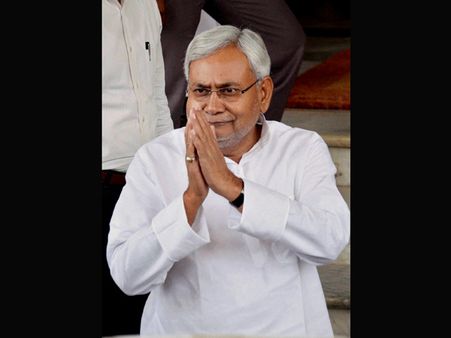 Nitish opens gift box on govt's 8th anniversary