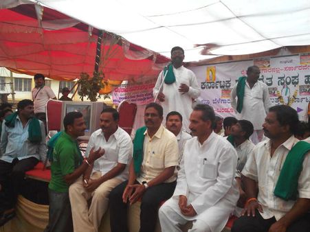 Karnataka: Sugarcane farmer commits suicide in Belgaum