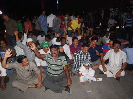 Shutdown paralyses normal life in Seemandhra