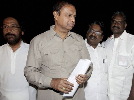 DMK to keep distance from Congress, BJP in LS polls: Baalu