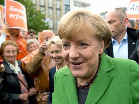 Angela Merkel visits France after re-election