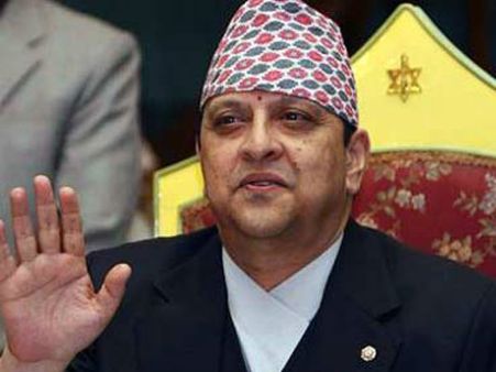 Nepal's ex-King Gyanendra leaves for three-week visit to India