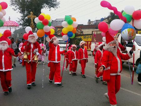 For Xmas: Gangnam Santa, Harry Potter caps, gingerbread houses