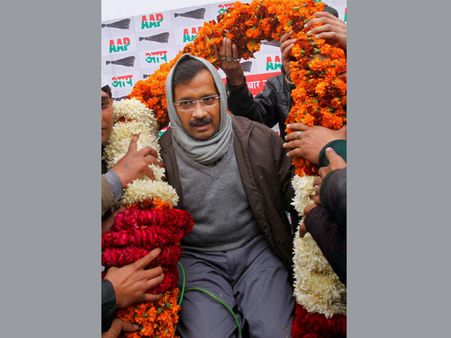 Kejriwal's father performs Hawan for success of AAP Govt