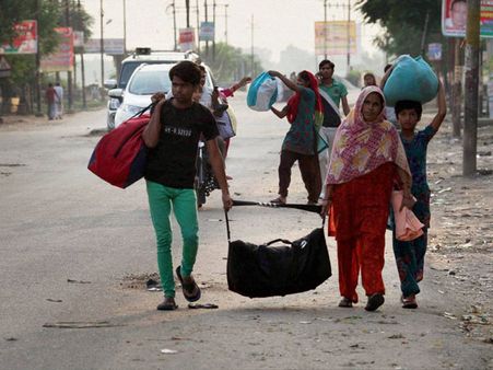 Shamli authorities start evacuation from relief camps in Muzaffarnagar