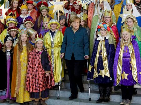 Angela Merkel fractures pelvis in a ski accident