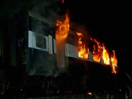 Death tracks: India saw around 7 major train accidents in 2013 (Pics)