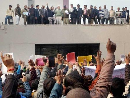 Don't run parallel organizations: BJP on AAP's janta darbar