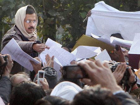 (Pics) The first day of Janata Darbar gives Kejriwal a cold sweat