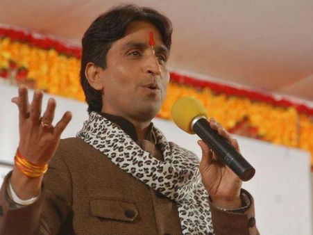 Egg thrown at Kumar Vishwas, attacker held