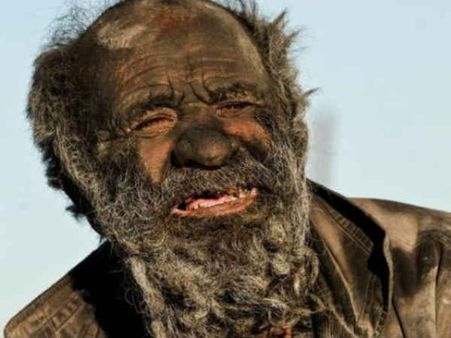 World's smelliest man: Iranian defeats Indian