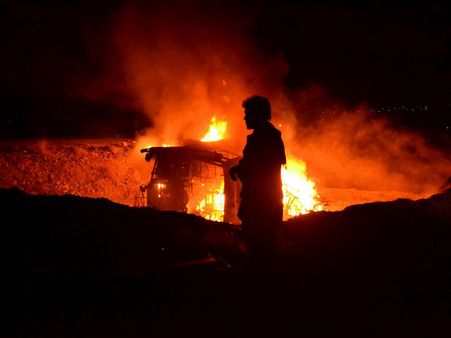 Hazara community ends sit-in, to bury dead today in Quetta