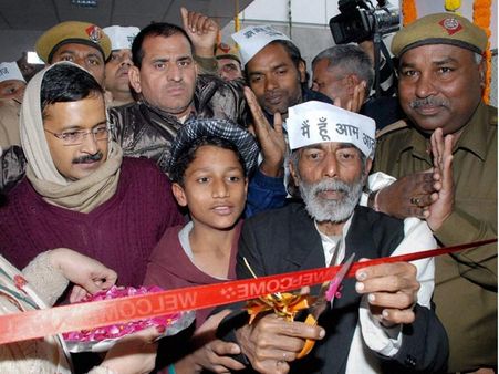 AAP in power: “Aam aadmi”, a rickshaw-puller inaugurates hospital