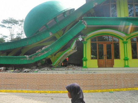 6.5 magnitude earthquake strikes off Indonesia