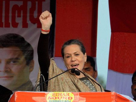 Kochi rally: Sonia Gandhi regrets failure to pass women's quota bill