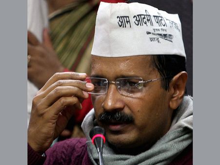 Kejriwal snubs 'aam aadmi', didn't consult them before resigning