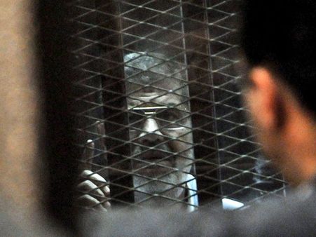 Egypt court suspends Mohamed Morsi's jailbreak trial