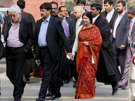 Sahara offers Rs 22,500 cr bank guarantees; help to Sebi