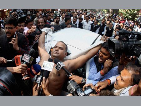 Who is Manoj Sharma, the man who called “Sahara chor hai”?