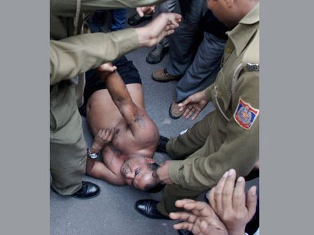 SC issues contempt notice to man for throwing ink on Subrata Roy