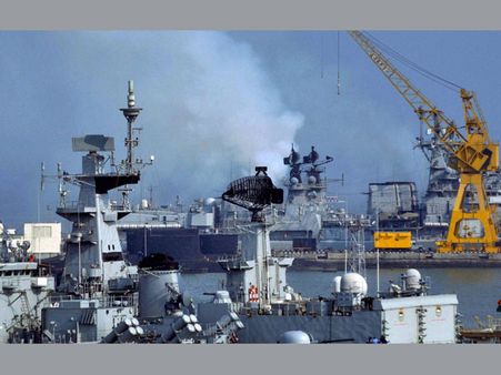 Kolkata-class Destroyer Ship leaks gas; One naval officer dies