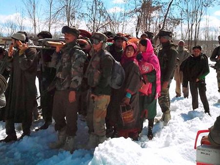J&K: 11 including 2 army jawans killed in avalanches, house collapse