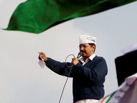 Kejriwal campaigns against Moily in Karnataka